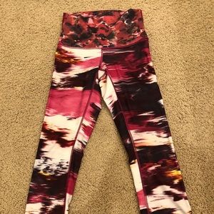 Lululemon pattern cropped leggings